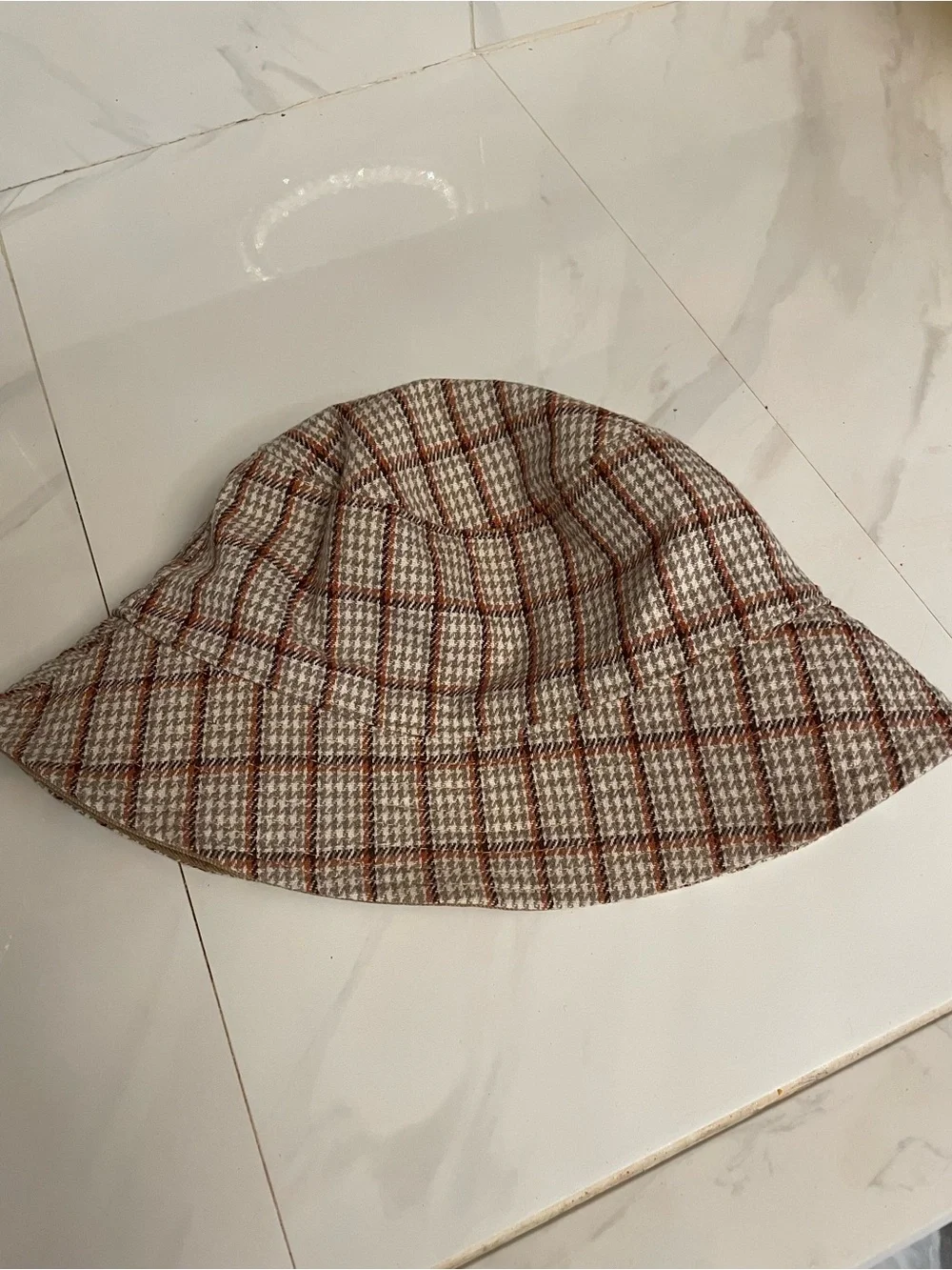 Forever 21 Plaid Bucket Hat in Cream and Brown